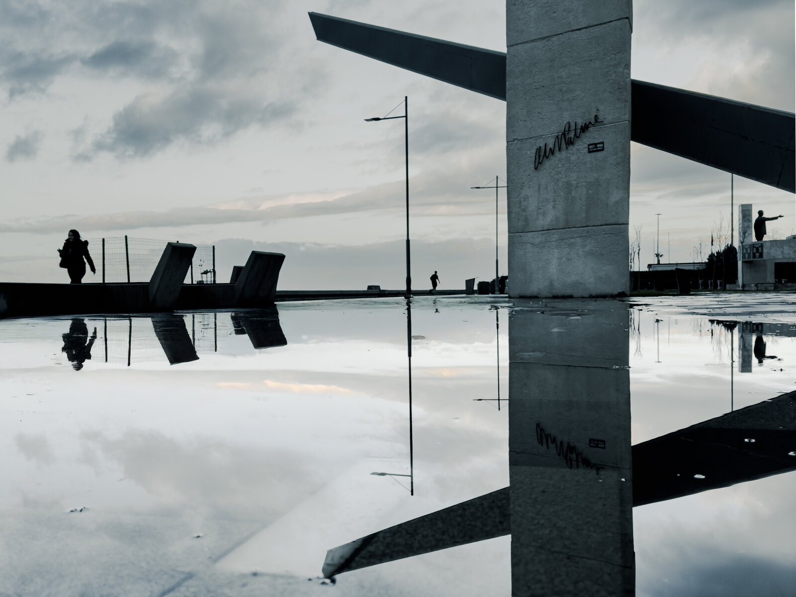 Karşıyaka İnsan Hakları Anıtı