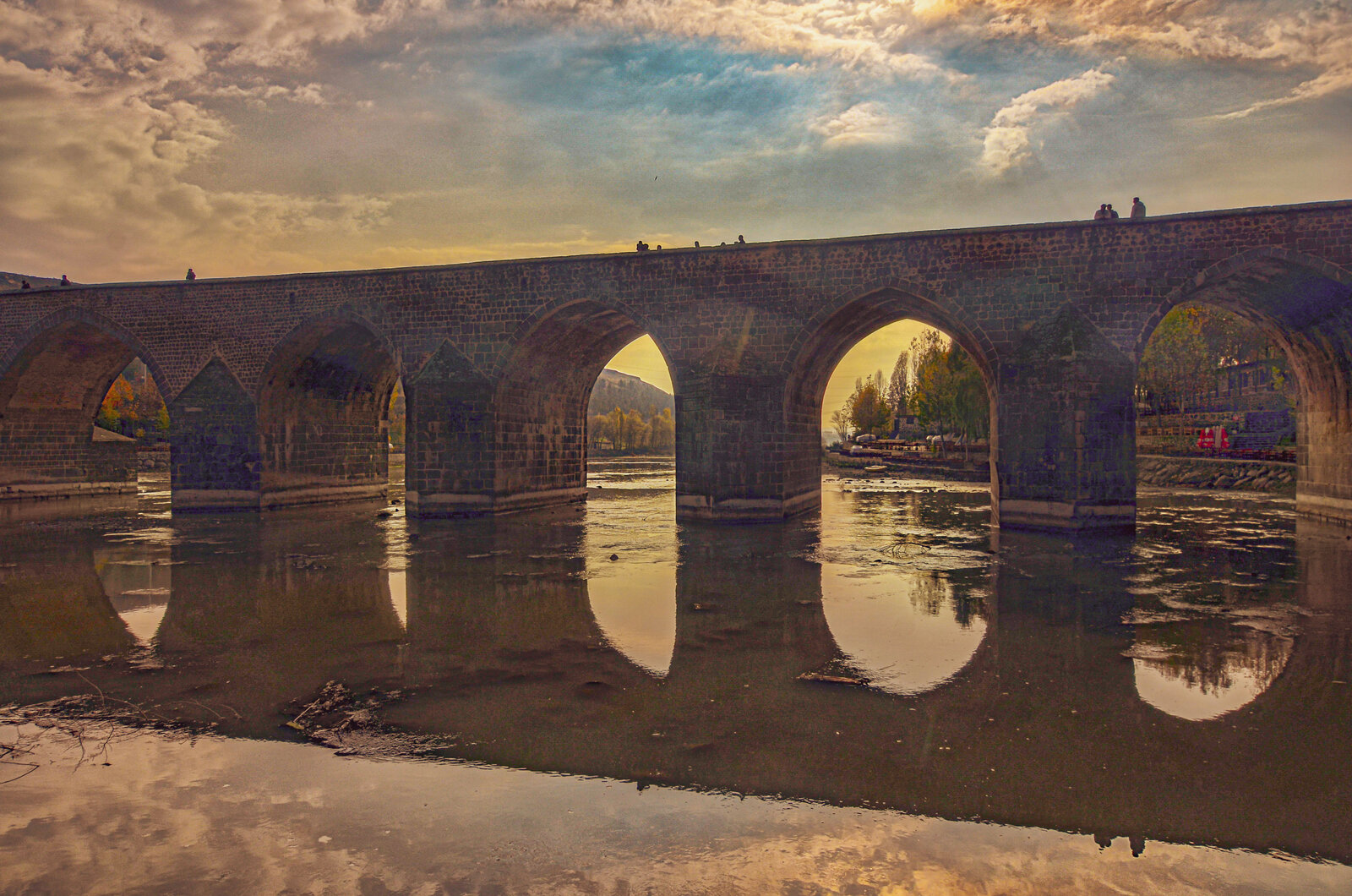 On Gözlü Köprü