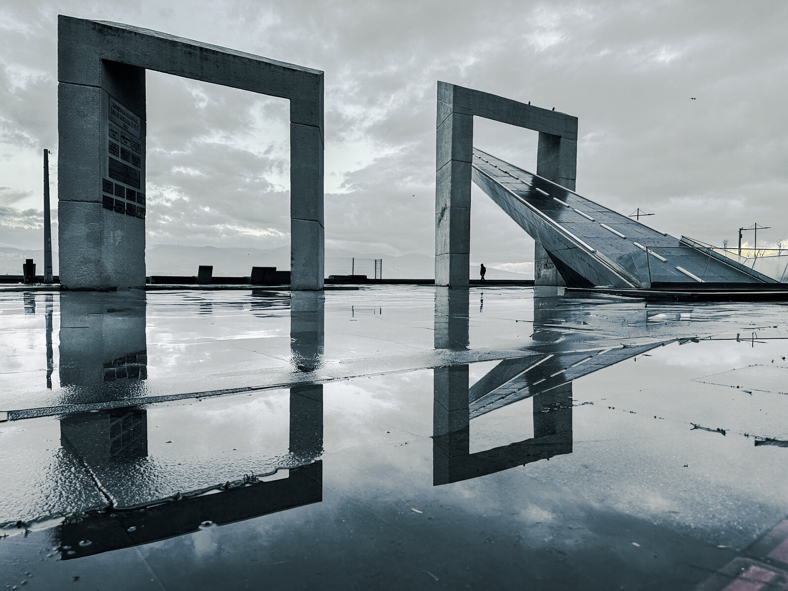 Karşıyaka İnsan Hakları Anıtı