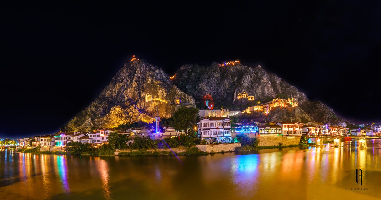 Tarih Kokan Ve Otantik Sokaklarıyla Şehzadeler Şehri Amasya.....