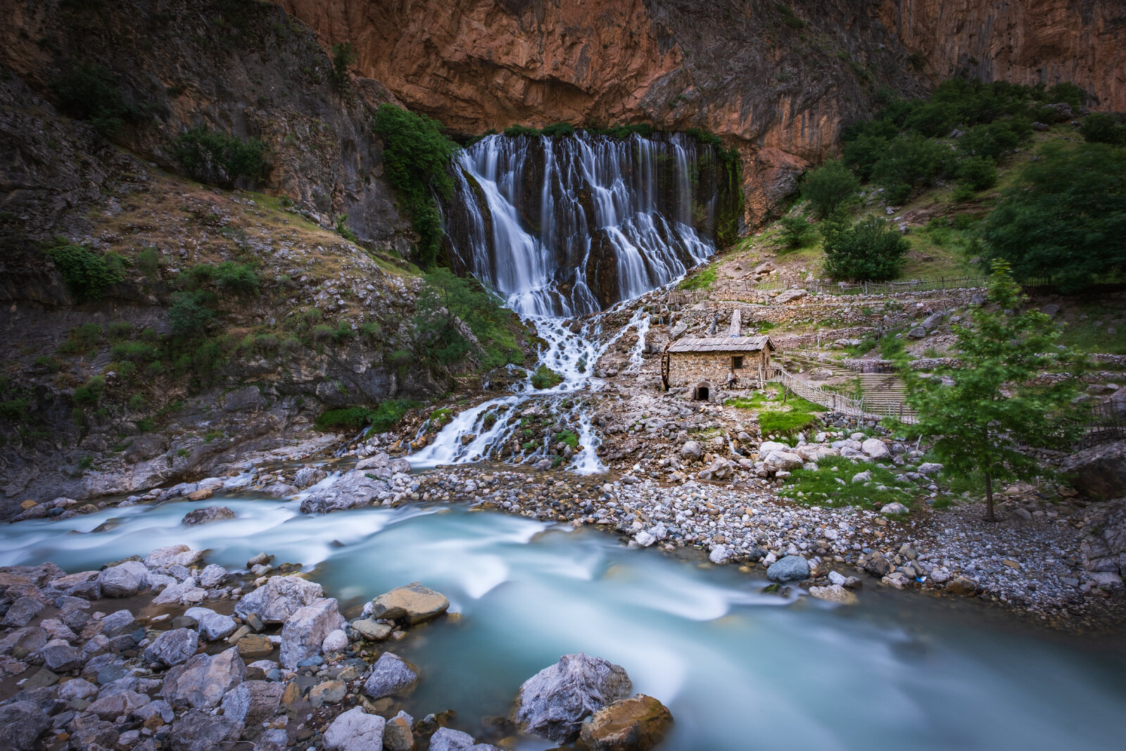 Kapuzbaşı Şelalesi