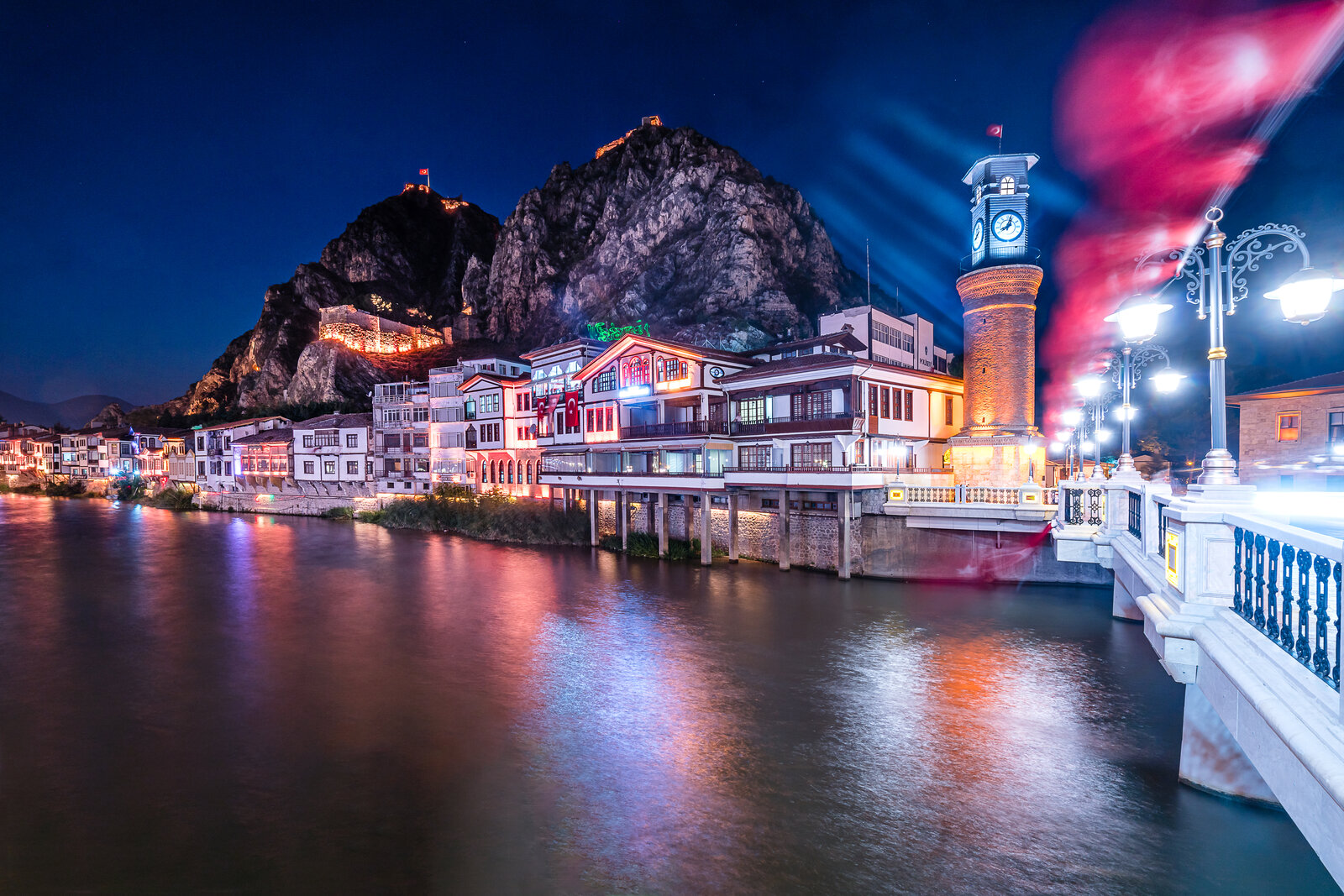 Tarih Kokan Ve Otantik Sokaklarıyla Şehzadeler Şehri Amasya.....
